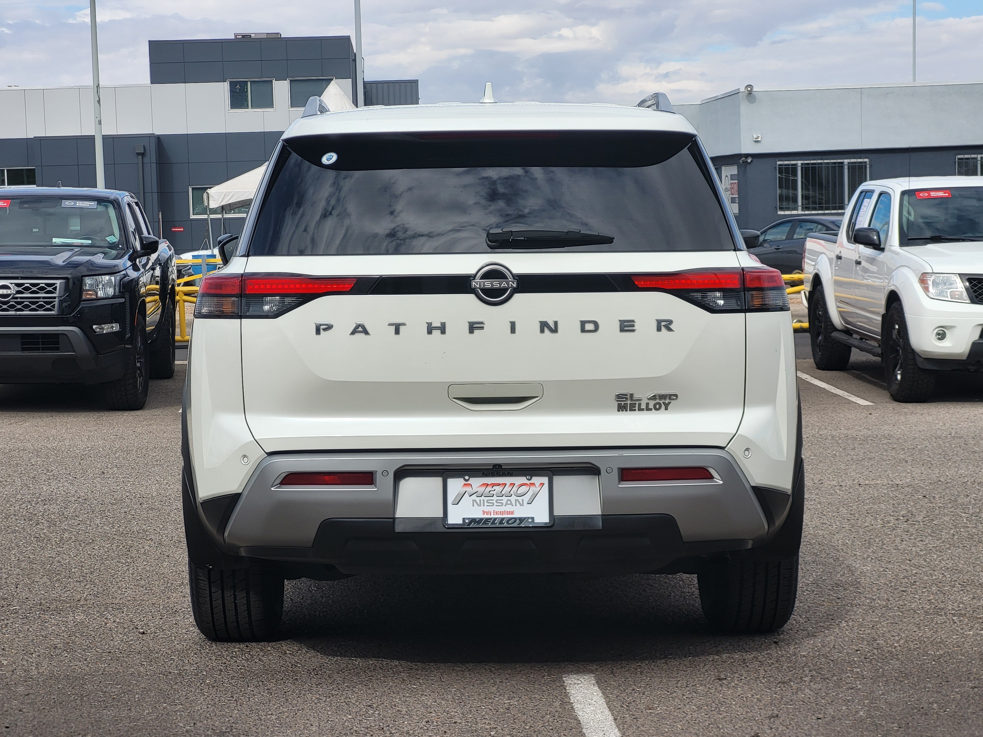 Used 2024 Toyota RAV4 LE AWD/4WD image 5