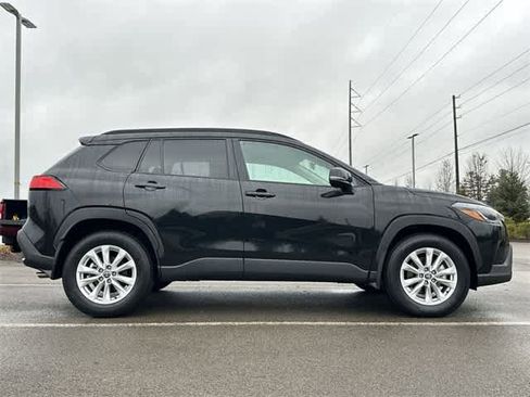 Used 2023 Toyota Corolla Cross LE image 3