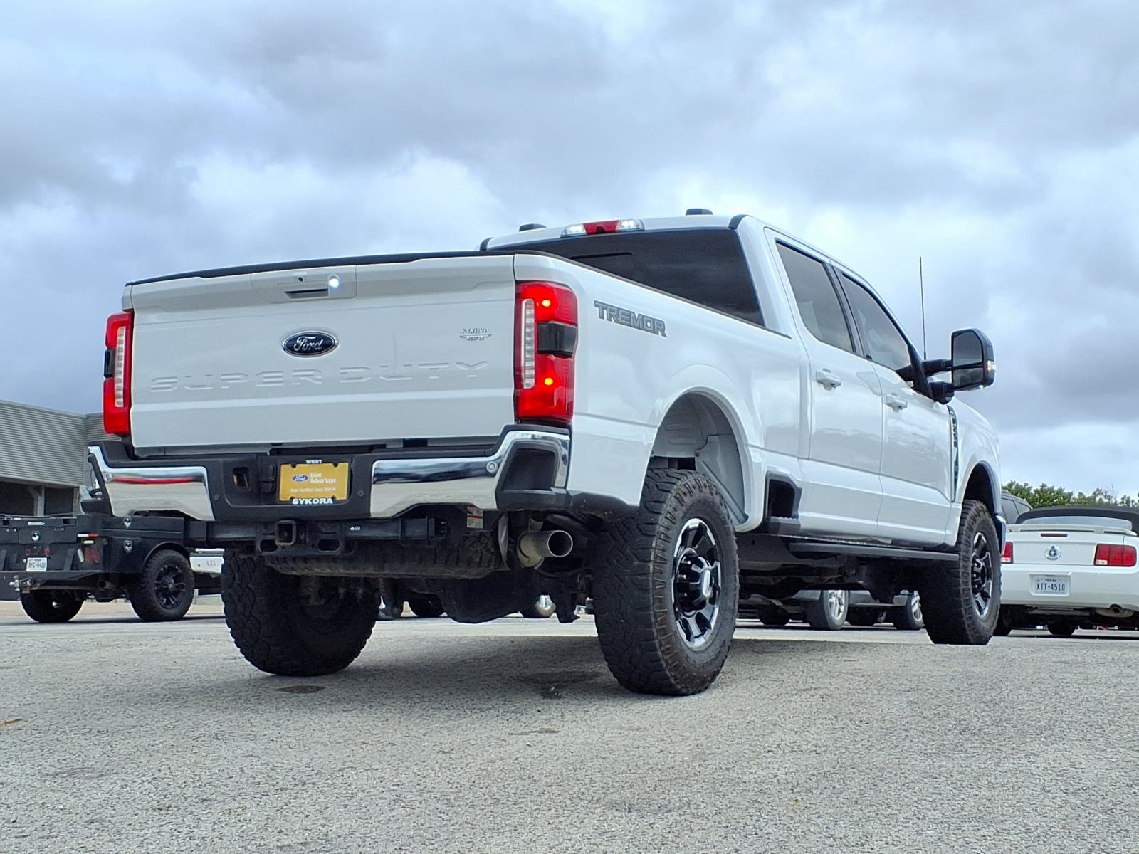 Certified 2025 Ford F250 Lariat w/ Tremor Off-Road Package AWD/4WD image 4