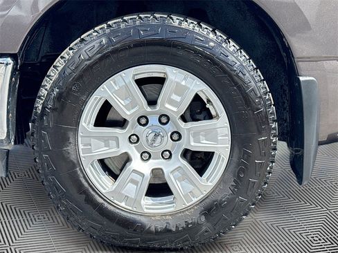 Used 2019 Nissan Titan SV w/ SV Convenience Package image 32