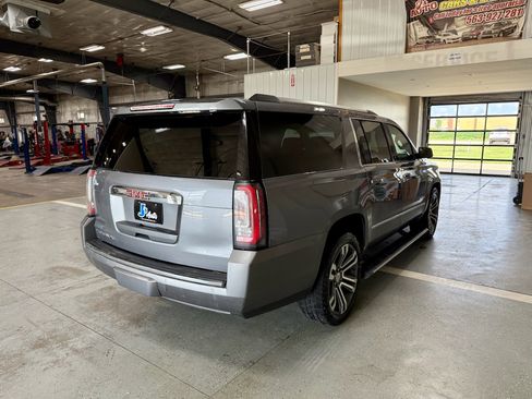 Used 2019 GMC Yukon XL Denali w/ Denali Ultimate Package AWD/4WD image 7