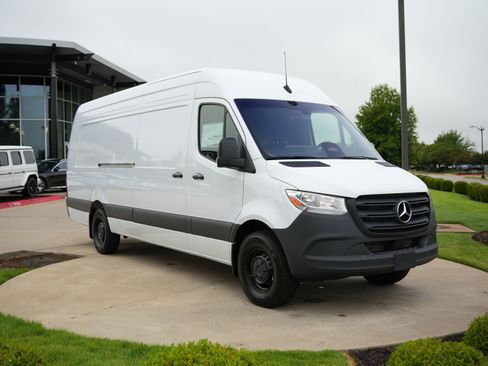 New 2025 Mercedes-Benz Sprinter 2500 image 9