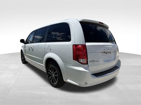 Used 2017 Dodge Grand Caravan GT FWD image 2
