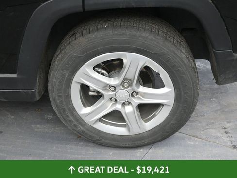 Used 2024 Jeep Compass Latitude image 14