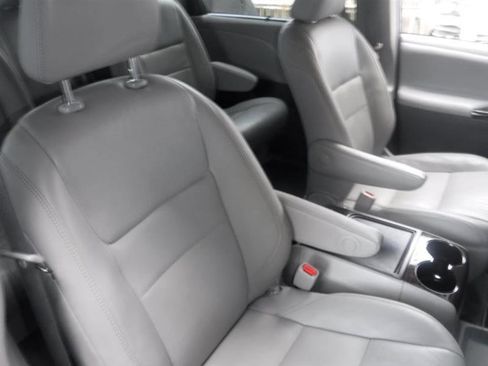Used 2017 Toyota Sienna AWD image 25