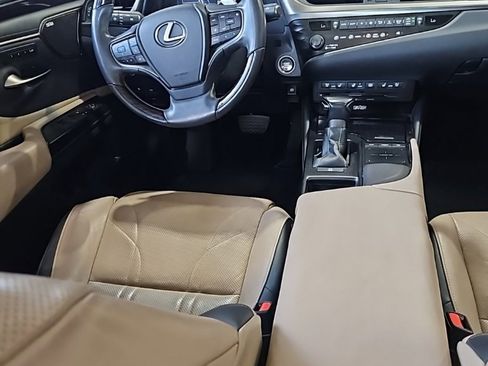Used 2019 Lexus ES 350 Ultra Luxury image 25