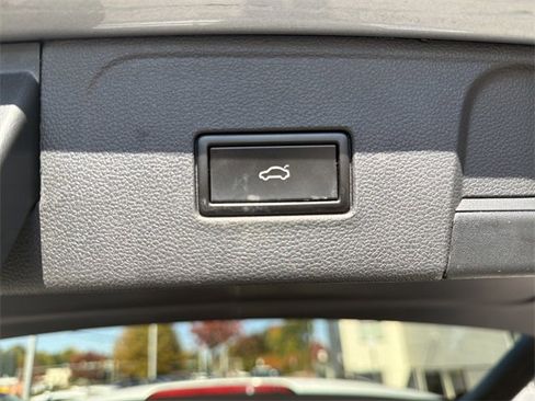 Used 2021 Volkswagen Atlas SE image 19