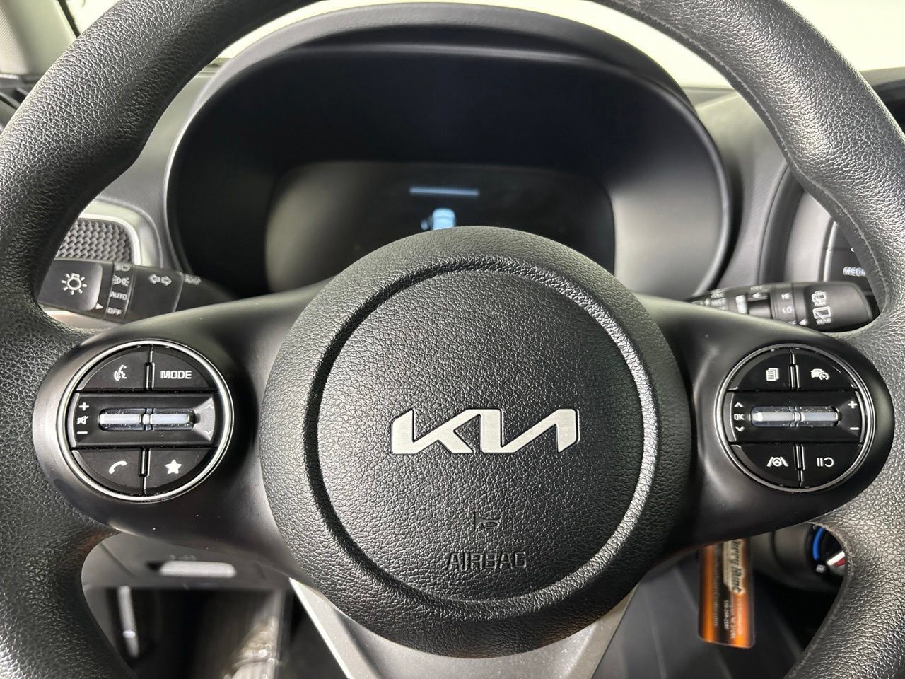 Used 2025 Kia Soul LX w/ LX Technology Package FWD image 13