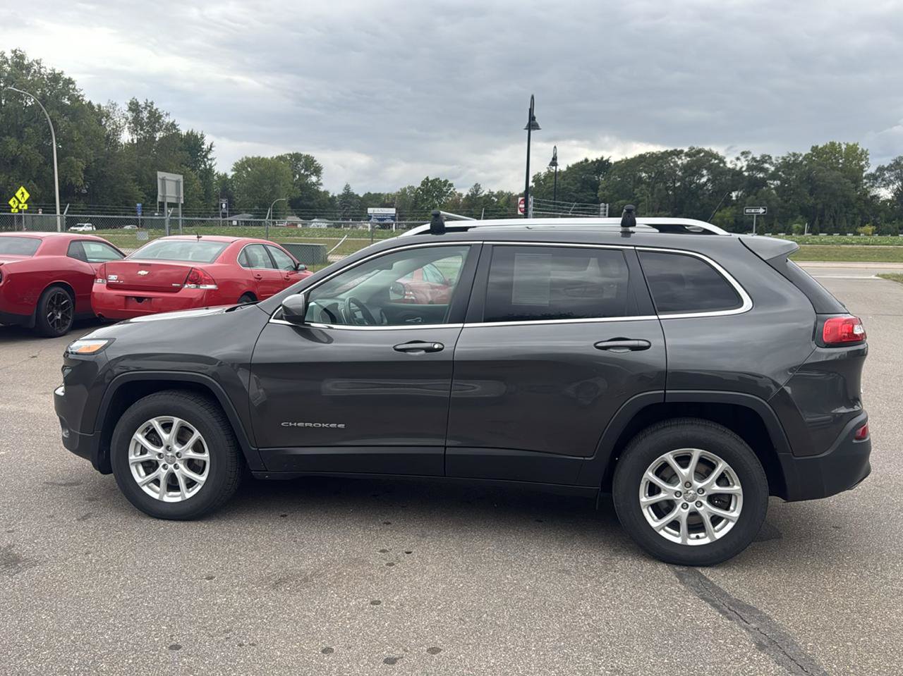Used 2015 Jeep Cherokee Latitude w/ Cold Weather Group AWD/4WD image 8