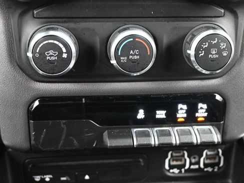 Used 2019 RAM 1500 Big Horn image 16