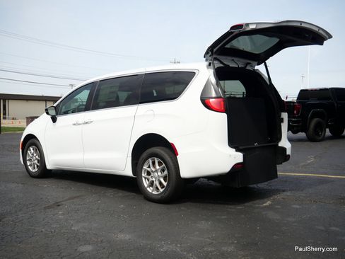 New 2026 Chrysler Voyager LX FWD image 32