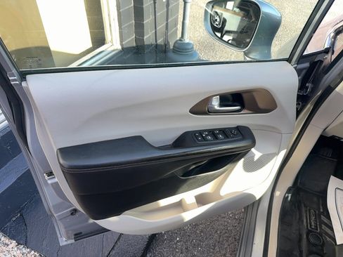 Used 2018 Chrysler Pacifica Touring-L Plus FWD image 20