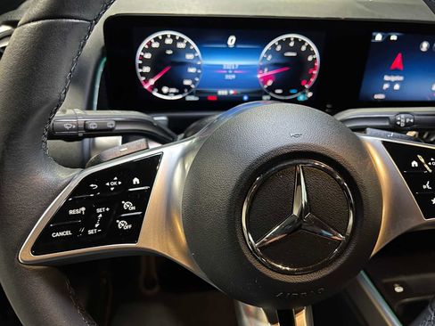 Used 2025 Mercedes-Benz GLB 250 4MATIC image 24
