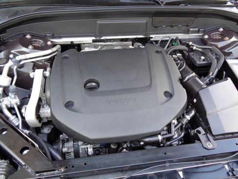 Used 2022 Volvo XC60 B6 R-Design image 21