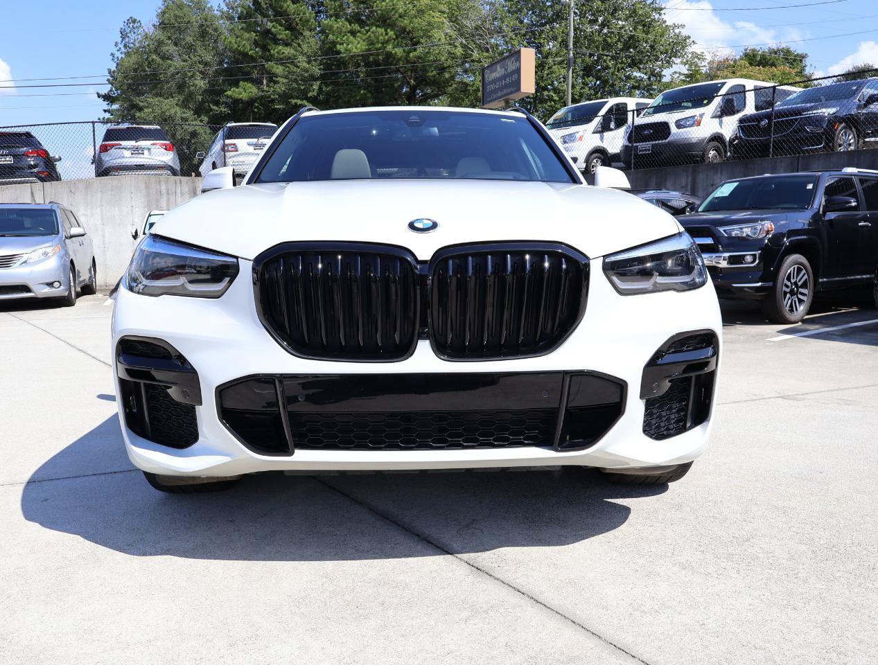 Used 2022 BMW X5 xDrive40i w/ M Sport Package AWD/4WD image 10