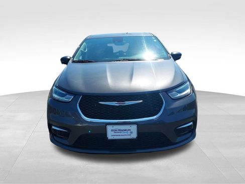 Used 2023 Chrysler Pacifica Touring-L FWD image 8