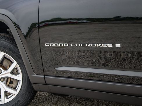 Used 2022 Jeep Grand Cherokee L Limited AWD/4WD image 13
