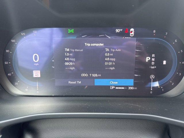 Certified 2025 Volvo XC40 B5 Plus AWD/4WD image 23
