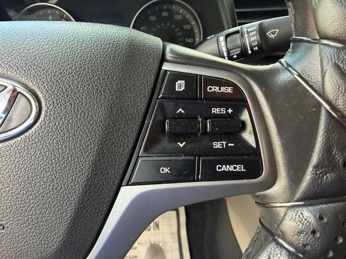 Used 2017 Hyundai Elantra Limited FWD image 24