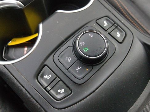 Used 2020 GMC Terrain SLT w/ Preferred Package image 26