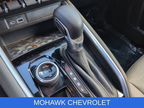 Used 2024 Chevrolet Colorado ZR2 w/ ZR2 Convenience Package III AWD/4WD image 16