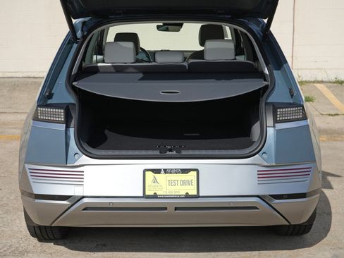 Used 2022 Hyundai Ioniq 5 Limited w/ Cargo Package RWD image 9