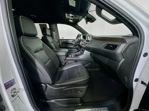 Used 2023 Chevrolet Suburban Premier image 33