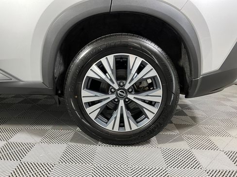 Used 2023 Nissan Rogue SV image 17