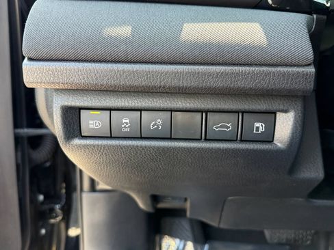 Used 2025 Toyota Camry LE FWD image 31