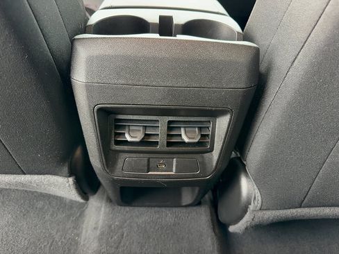 Used 2024 Chevrolet Colorado LT RWD image 29