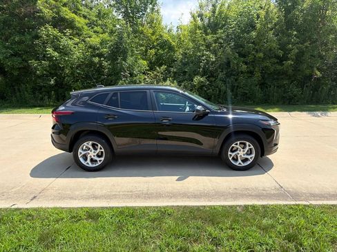 Used 2024 Chevrolet Trax LS w/ LS Convenience Package FWD image 10