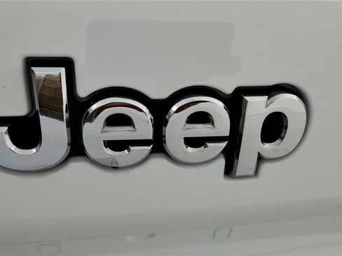 Used 2019 Jeep Cherokee Latitude w/ Popular Appearance Group image 13