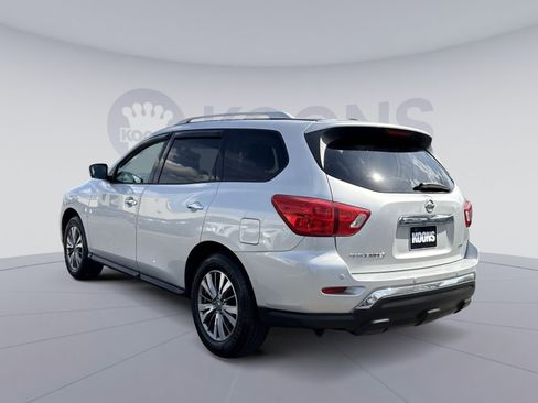 Used 2018 Nissan Pathfinder SV image 4
