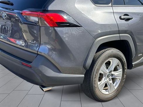 Used 2021 Toyota RAV4 XLE AWD/4WD image 11