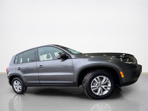 Used 2013 Volkswagen Tiguan S image 2