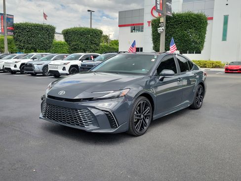 Used 2025 Toyota Camry XSE FWD image 6