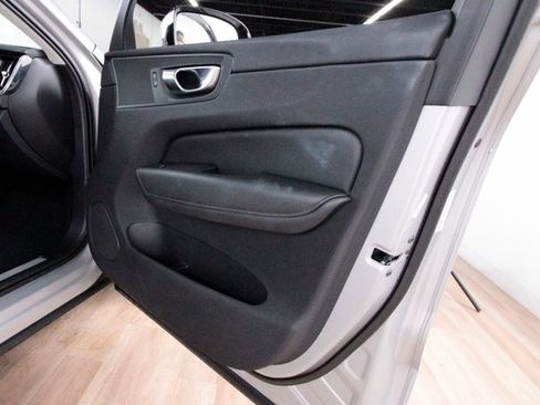 Certified 2025 Volvo XC60 B5 Plus image 24