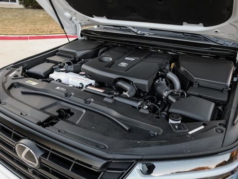 Used 2025 Lexus GX 550 w/ Accessory Package (2T) image 70