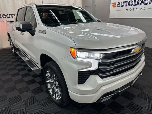 Used 2024 Chevrolet Silverado 1500 High Country w/ Technology Package AWD/4WD image 2