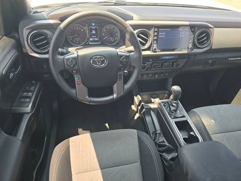 Used 2022 Toyota Tacoma TRD Off-Road w/ Technology Package AWD/4WD image 3