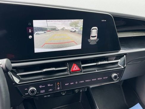 Certified 2023 Kia Niro EX FWD image 20