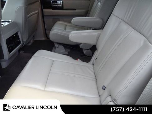Used 2017 Lincoln Navigator Select AWD/4WD image 17