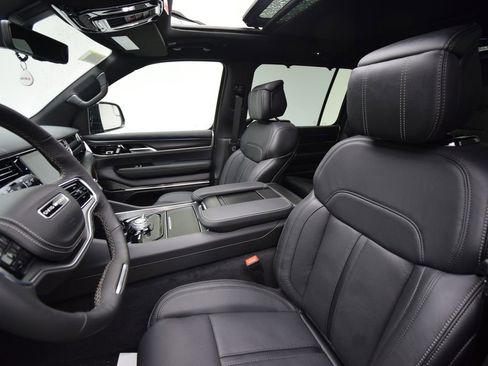 New 2026 Jeep Grand Wagoneer Summit AWD/4WD image 36