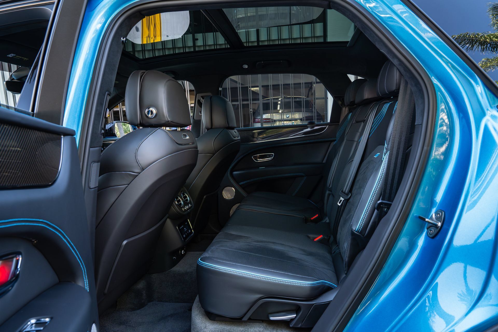 Used 2023 Bentley Bentayga AWD/4WD image 34