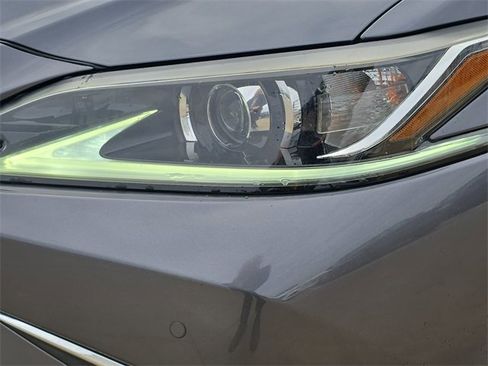 Used 2019 Lexus ES 350 Luxury w/ Premium Package image 34