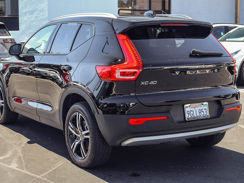 Used 2023 Volvo XC40 B5 Core AWD/4WD image 22