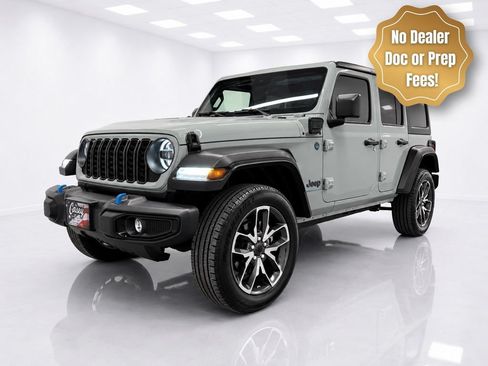 Used 2024 Jeep Wrangler Unlimited w/ Convenience Group AWD/4WD image 2