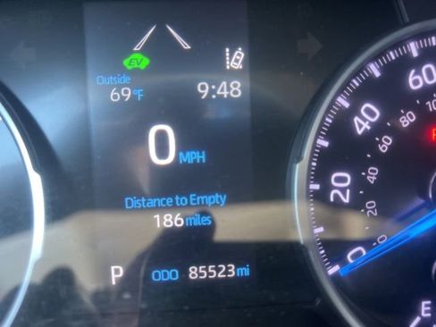 Used 2021 Toyota RAV4 XLE w/ Convenience Package AWD/4WD image 10