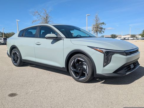 New 2025 Kia K4 EX image 39