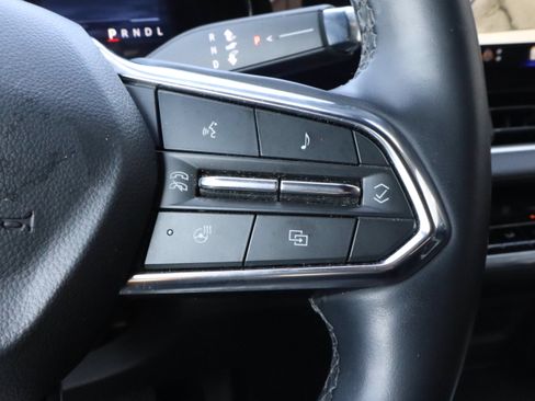 Used 2025 Chevrolet Equinox LT w/ Convenience Package II FWD image 24